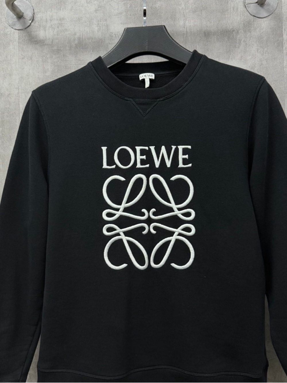 🚩steal Loewe Black Crewneck Sweatshirt with White Anagram Logo - Picture 2 of 7